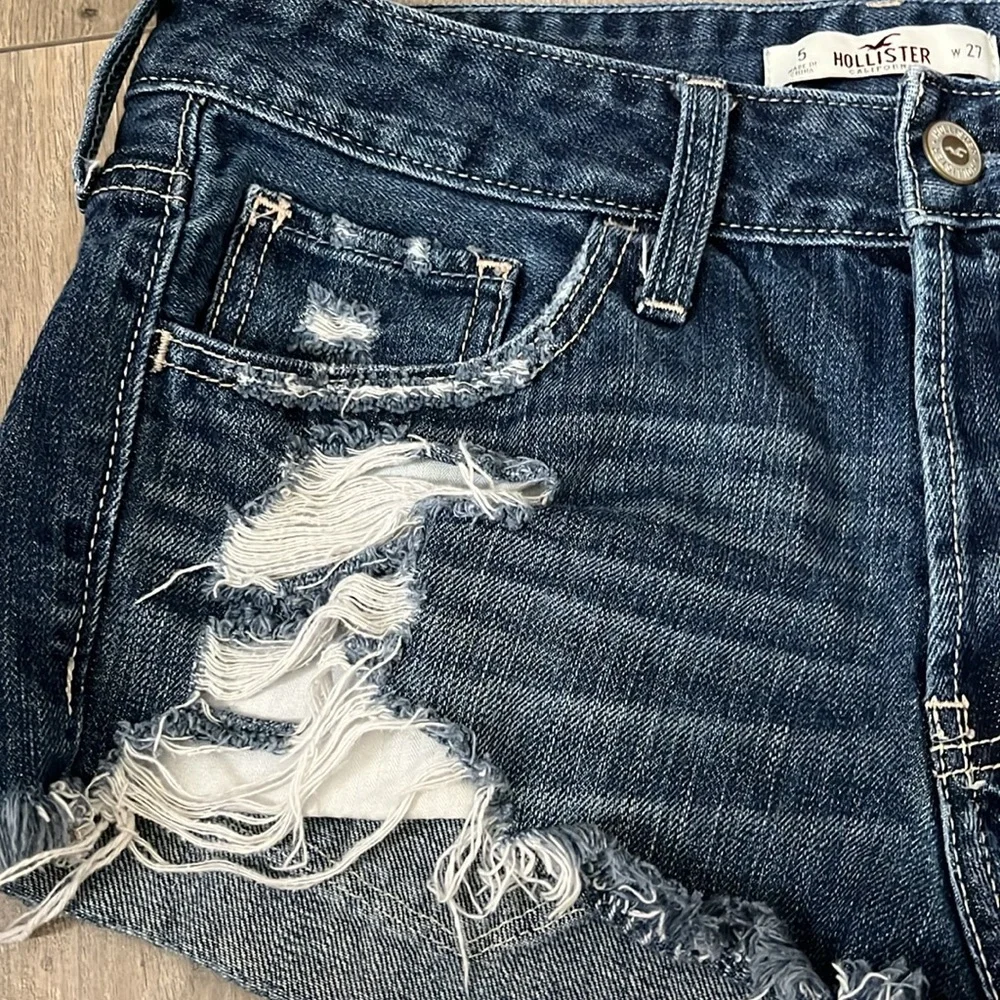 Hollister Distressed Denim Shorts, size 5 or 27 - Picture 6 of 9